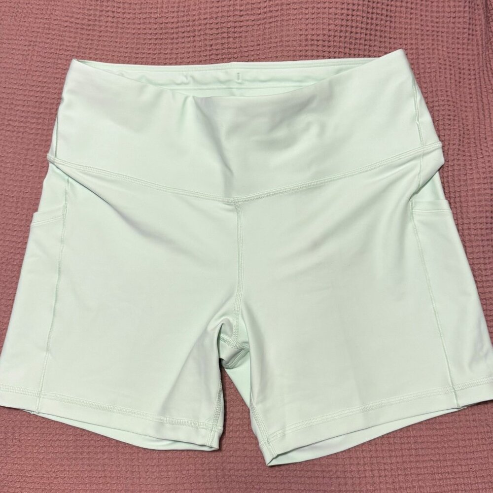 Athleta Interval Stash 5" Mint Green Biker Shorts